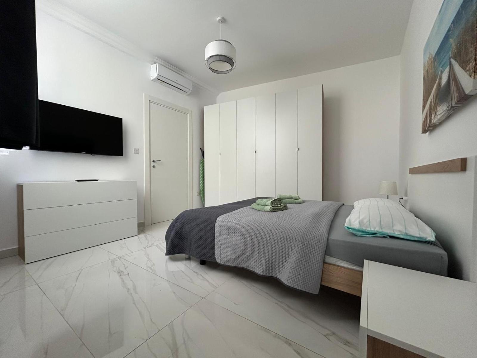 Exceptional 3-Bedroom Apartment, Sliema - Tigne Point! المظهر الخارجي الصورة